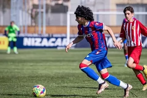 يوسف عمرو.. موهبة تحلم بمنتخب مصر ويطاردها "الأسود الثلاثة"